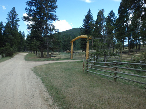 GDMBR: Classic Montana Ranch entrance.